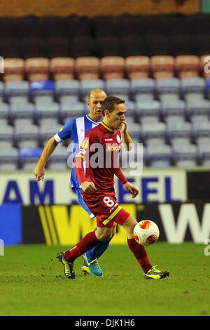 Wigan, England. 28. November 2013. Sven Kums der SV Zulte Waregem (BEL) in Aktion während des Europa-League-Spiels zwischen Wigan V SV Zulte Waregem aus der DW-Stadion. Bildnachweis: Aktion Plus Sport/Alamy Live-Nachrichten Stockfoto