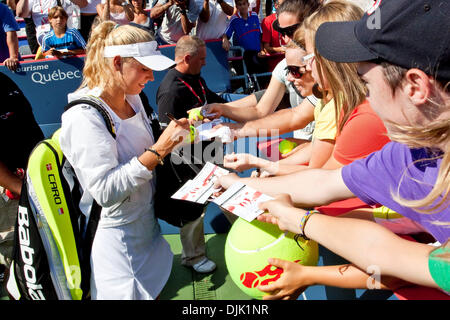 23. August 2010 - Montreal, Quebec, Kanada - #2 gesetzten Spieler, Caroline Wozniacki (DEN), Jusy dauerte 74 Minuten gewinnt den Rogers Cup-Finale im Uniprix Stadium in Montreal, Quebec, Kanada. Wozniacki besiegte Vera Zvonareva 6-3, 6-2 gewinnen die Meisterschaft am Montagnachmittag Wochenende regen Verzögerungen. (Kredit-Bild: © Leon Switzer/Southcreek Global/ZUMApress.com) Stockfoto