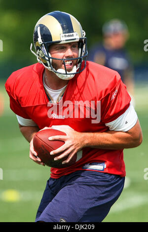 24. August 2010 statt - Earth City, Missouri, Vereinigte Staaten von Amerika - Saint Louis Rams Quarterback Keith Null (#9) während der St. Louis Rams am Nachmittag Trainingslager im Russell-Ausbildungszentrum in Earth City, Missouri. (Kredit-Bild: © Scott Kane/Southcreek Global/ZUMApress.com) Stockfoto