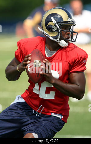 24. August 2010 statt - Earth City, Missouri, Vereinigte Staaten von Amerika - Saint Louis Rams Quarterback Thaddeus Lewis (#12) in St. Louis Rams am Nachmittag Trainingslager im Russell-Ausbildungszentrum in Earth City, Missouri. (Kredit-Bild: © Scott Kane/Southcreek Global/ZUMApress.com) Stockfoto