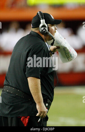 27. August 2010 - Kansas City, Missouri, Vereinigte Staaten von Amerika - Philadelphia Eagles Kopf Trainer Andy Reid während Freitag des Fußballspiels zwischen den Kansas City Chiefs und die Philadelphia Eagles am Arrowhead Stadium in Kansas City, Missouri. Die Adler besiegte die Häuptlingen 20-17. (Kredit-Bild: © James Allison/Southcreek Global/ZUMApress.com) Stockfoto