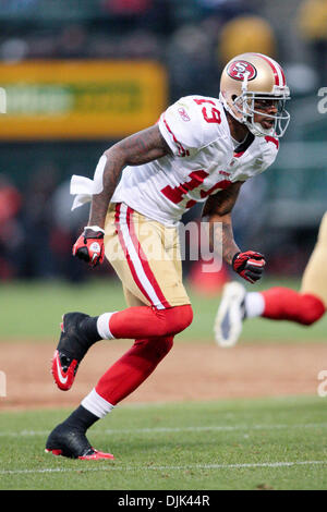 28. August 2010 - Oakland, California, Vereinigte Staaten von Amerika - 28 August. 2010: San Francisco 49ers WR Ted Ginn, Jr. (19) während der Vorsaison Spiel bei Oakland-Alameda County Coliseum. Die San Francisco 49ers gegen die Oakland Raiders in der Schlacht von der Bucht 28-24. (Kredit-Bild: © Konsta Goumenidis/Southcreek Global/ZUMApress.com) Stockfoto