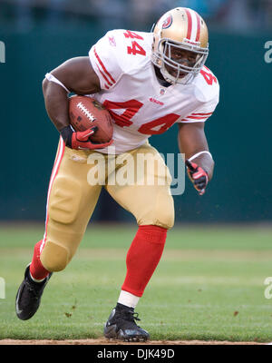 28. August 2010 - Oakland, Kalifornien, USA - SF 49ers Verteidiger MORAN NORRIS #44 in spielen gegen die Oakland Raiders. (Kredit-Bild: © William Mancebo/ZUMApress.com) Stockfoto