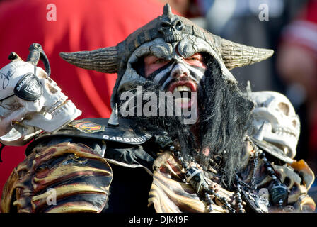 28. August 2010 - Oakland, Kalifornien, US - A Einblick in Oakland Raiders Schwarzloch Ventilatorteil. (Kredit-Bild: © William Mancebo/ZUMApress.com) Stockfoto