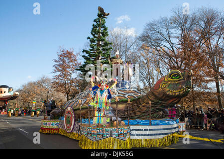 New York, USA. 28. November 2013.   Teilnehmer aus aller Welt und Tausende von Zuschauern Erholungszentrum Macy jährliche Thanksgiving Day Parade in New York City. Bildnachweis: Scott Houston/Alamy Live-Nachrichten Stockfoto