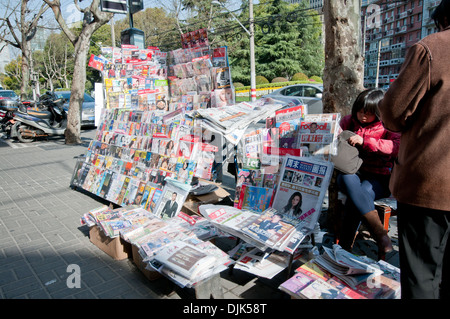 Kiosk in Weihai Road in Shanghai, China Stockfoto