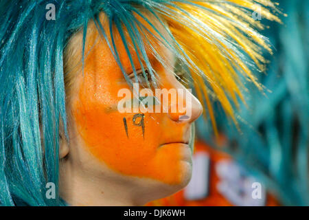 31. August 2010 - Miami Gardens, Florida, Vereinigte Staaten von Amerika - 27. August 2010: Miami Dolphin Fans während des Spiels zwischen den Atlanta Falcons und die Miami Dolphins in Miami Gardens, Florida (Credit-Bild: © Aaron Gilbert/Southcreek Global/ZUMApress.com) Stockfoto