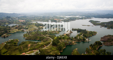 Embalse El Peñol – Guatapé von La Piedra - Kolumbien gesehen Stockfoto