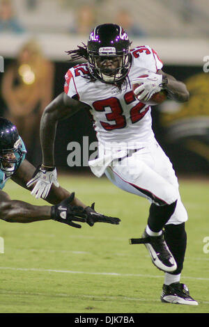 Sep 02, 2010 - Jacksonville, Florida, Vereinigte Staaten von Amerika - Atlanta Falcons Runningback Jerious Norwood läuft ein Spiel früh im Spiel gegen die Jacksonville Jaguars. Die Jaguars führen die Falcons 10-6 zur Halbzeit im Spiel bei Everbank Field in Jacksonville, FL. (Credit-Bild: © David Roseblum/Southcreek Global/ZUMApress.com) Stockfoto