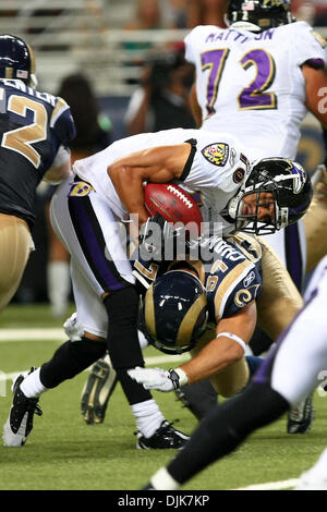 Sep 02, 2010 - Saint Louis, Missouri, Vereinigte Staaten von Amerika - Saint Louis Rams Outside Linebacker Chris Chamberlain (#57) kuppelt Baltimore Ravens Wide Receiver David Reed (16) während eines Spiels der Vorsaison zwischen den St. Louis Rams und die Baltimore Ravens an der Edward Jones Dome in Saint Louis, Missouri. Die Rams besiegte die Raben 27-21. (Kredit-Bild: © Scott Kane/Süd Stockfoto
