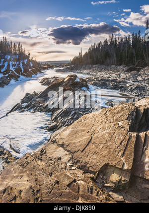 Whirlpool-Canyon auf dem Liard River auf dem Alcan Highway südlich von Watson Lake, frühen Frühling, nördlichen B. C. Kanada Stockfoto