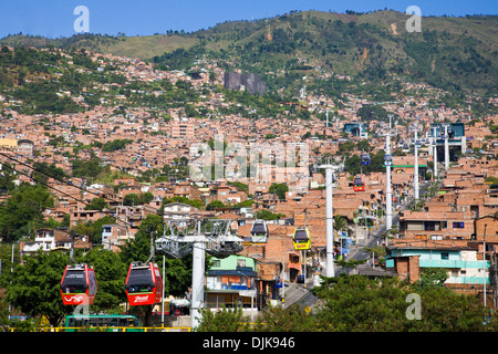 Medellin Slums gesehen von der Seilbahn entfernt, Kolumbien Stockfoto