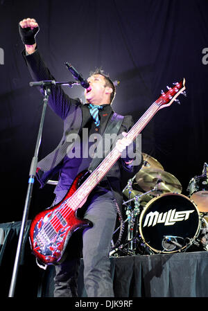 Sep 03, 2010 - Dallas, TX, Vereinigte Staaten von Amerika - 3. September 2010: Lead-Sänger John Cooper Rockband Pfanne führt live auf der Bühne im Superpages.com Center in Dallas, TX, wie sie für CREED während ihrer Tour 2010 offen. (Kredit-Bild: © Albert Pena/Southcreek Global/ZUMApress.com) Stockfoto