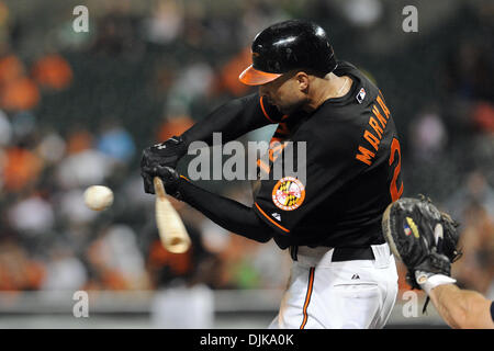 Sep 03, 2010 - Baltimore, Maryland, Vereinigte Staaten von Amerika - Baltimore Orioles right Fielder Nick Markakis (21) schwingt in einer Tonhöhe während der fünften Inning der Freitag Abend Spiel gegen die Tampa Bay Rays at Camden Yards in Baltimore, Maryland. Die Tampa Bay Rays besiegte der Baltimore Orioles 4-1. (Kredit-Bild: © Russell Tracy/Southcreek Global/ZUMApress.com) Stockfoto