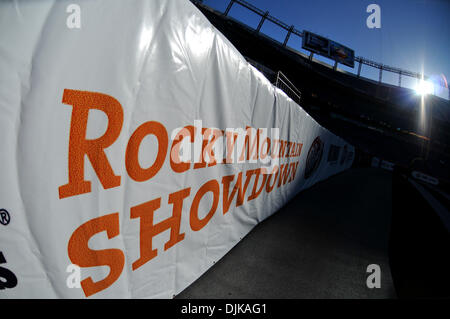 Sep 04, 2010 - Denver, Colorado, Vereinigte Staaten von Amerika - ein Zeichen auf dem Feld wirbt das Spiel vor dem Spiel Rocky Mountain Showdown zwischen die Colorado State Rams und der Colorado Buffaloes bei Invesco Field at Mile High. (Kredit-Bild: © Andrew Fielding/Southcreek Global/ZUMApress.com) Stockfoto