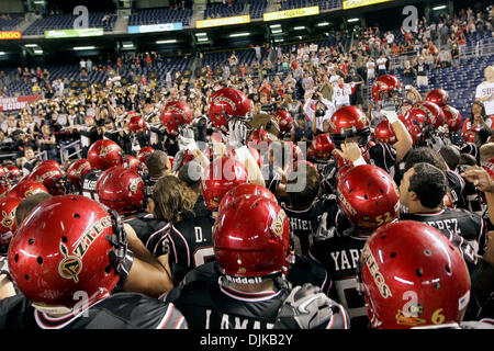 Sep 04, 2010 - San Diego, California, Vereinigte Staaten von Amerika - Azteken-Spieler und Fans feiern eine Öffnung Tagessieg. SDSU besiegte Nicholls Staat 42-0 im Qualcomm Stadium in San Diego, Kalifornien. (Kredit-Bild: © Nick Morris/Southcreek Global/ZUMApress.com) Stockfoto