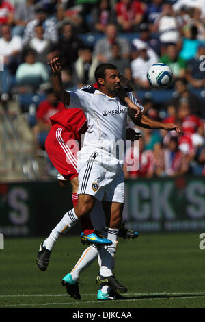 Sep 04, 2010 - Bridgeview, Illinois, Vereinigte Staaten von Amerika - Los Angeles Galaxy Mittelfeldspieler Jovan Kirovski (9) kämpfen um den Ball in die MLS-Spiel zwischen den Chicago Fire und die Los Angeles Galaxy im Toyota Park in Bridgeview, Illinois. Das Feuer gebunden Galaxy 1-1. (Kredit-Bild: © Geoffrey Siehr/Southcreek Global/ZUMApress.com) Stockfoto