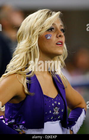 4. September 2010 Uhren - Arlington, Texas, Vereinigte Staaten von Amerika - A TCU Horned Frogs Cheerleader das Spiel zwischen der TCU Horned Frogs und der Oregon State Beavers im Cowboys Stadium in Arlington, Texas. TCU schlagen Oregon State 30-21 (Credit-Bild: © Matt Pearce/Southcreek Global/ZUMApress.com) Stockfoto