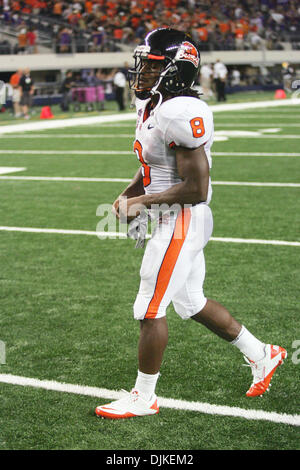 4. September 2010 geht - Arlington, Texas, Vereinigte Staaten von Amerika - Oregon State Beavers Wide Receiver James Rodgers #8 aus dem Feld nach dem Spiel zwischen der TCU Horned Frogs und der Oregon State Beavers im Cowboys Stadium in Arlington, Texas. TCU schlagen Oregon State 30-21 (Credit-Bild: © Matt Pearce/Southcreek Global/ZUMApress.com) Stockfoto