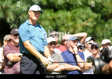 Sep 05, 2010 - Norton, Massachusetts, Vereinigte Staaten von Amerika - ERNIE ELS Uhren seiner Fahrt am 6. Loch während der dritten Runde der Deutsche Bank Championship bei TPC Boston. (Kredit-Bild: © Geoff Bolte/Southcreek Global/ZUMApress.com) Stockfoto