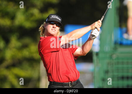 Sept. 05, Uhren 2010 - Norton, Massachusetts, Vereinigte Staaten von Amerika - CHARLEY HOFFMAN seine Fahrt auf dem 17. Loch während der dritten Runde der Deutsche Bank Championship bei TPC Boston. (Kredit-Bild: © Geoff Bolte/Southcreek Global/ZUMApress.com) Stockfoto