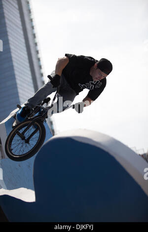 Sep 05, 2010 - Los Angeles, CA, USA - 1. August 2010: Sean Sexton Ritt auch bei BMX Street und verpasste nur knapp das Podium auf dem 4. Platz bei den X Games in Los Angeles, CA. (Credit-Bild: © Josh Kapelle/Southcreek Global/ZUMApress.com) Stockfoto