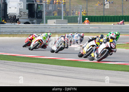 Sep 05, 2010 - Misano Adriatico, Italien - am Sonntag, 6. September während des Moto2-Rennens Fahrer Shoya Tomizawa (JPN #48 Mitte) im Alter von 19 erlitt eine schwere Crash- und Subsequental kranialen und thorakalen Traumata. . Tomizawa wurde ins Krankenhaus von Riccione für unmittelbaren Treatement aber Succombed seinen Verletzungen am 14.20 gebracht (Credit-Bild: © Andrea Ranalli/Southcreek Global/ZUMApress.com) Stockfoto