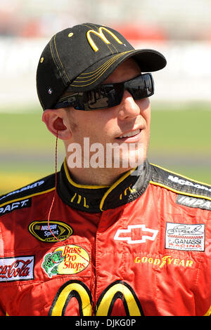Sep 05, 2010 - Hampton, Georgia, Vereinigte Staaten von Amerika - Aric Almirola Fahrer #88 US Navy Chevrolet auf Boxengasse im qualifying für den großen Clips-300 auf dem Atlanta Motor Speedway in Hampton Georgien. (Kredit-Bild: © Marty Bingham/Southcreek Global/ZUMApress.com) Stockfoto