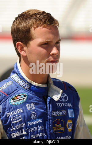 Sep 05, 2010 - Hampton, Georgia, Vereinigte Staaten von Amerika - Trevor Bayne, Treiber von des #99 Aarons Traum Maschine Toyota auf Boxengasse im qualifying für den großen Clips-300 auf dem Atlanta Motor Speedway in Hampton Georgien. (Kredit-Bild: © Marty Bingham/Southcreek Global/ZUMApress.com) Stockfoto