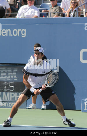 7. September 2010 - Queens, New York, Vereinigte Staaten von Amerika - 6. September 2010: Novak Djokovic Serbien spielen am 8. Tag der 2010 US Open an der USTA Billie Jean King National Tennis Center Queens, New York (Credit-Bild: © Aaron Gilbert/Southcreek Global/ZUMApress.com) Stockfoto