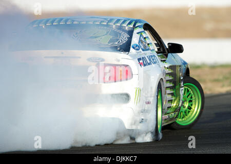 10. September 2010 - Sonoma, California, Vereinigte Staaten von Amerika - Vaughn Gittin Jr. in der Monster Energy/Falken Tire Ford Mustang während der Formula Drift Veranstaltung Point of Impact auf dem Infineon Raceway. (Kredit-Bild: © Matt Cohen/Southcreek Global/ZUMApress.com) Stockfoto