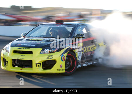 10. September 2010 - Sonoma, California, Vereinigte Staaten von Amerika - Tanner Foust im Rockstar Scion tC während der Formula Drift Veranstaltung Point of Impact auf dem Infineon Raceway. (Kredit-Bild: © Matt Cohen/Southcreek Global/ZUMApress.com) Stockfoto