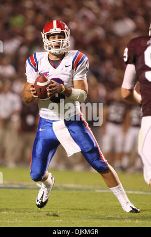 11. September 2010: Louisiana Tech Bulldogs quarterback Colby Cameron (10) sieht übergeben während des Wettbewerbs zwischen die Texas bin Aggies und Louisiana Tech Bulldogs in Kyle Field in College Station, Texas. Texas A & M gewann 48-16. (Kredit-Bild: © Donald Seite/Southcreek Global/ZUMApress.com) Stockfoto