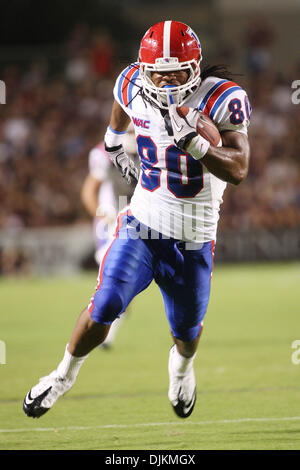 11. September 2010: Louisiana Tech Bulldogs Wide Receiver Eric Harper (80) eilt zum Touchdown während des Wettbewerbs zwischen die Texas bin Aggies und Louisiana Tech Bulldogs in Kyle Field in College Station, Texas. (Kredit-Bild: © Donald Seite/Southcreek Global/ZUMApress.com) Stockfoto