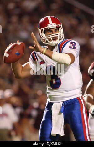 11. September 2010: Louisiana Tech Bulldogs Quarterback Tarik Hakmi (3) geht der Ball während des Wettbewerbs zwischen die Texas bin Aggies und Louisiana Tech Bulldogs in Kyle Field in College Station, Texas. Texas A & M gewann 48-16. (Kredit-Bild: © Donald Seite/Southcreek Global/ZUMApress.com) Stockfoto