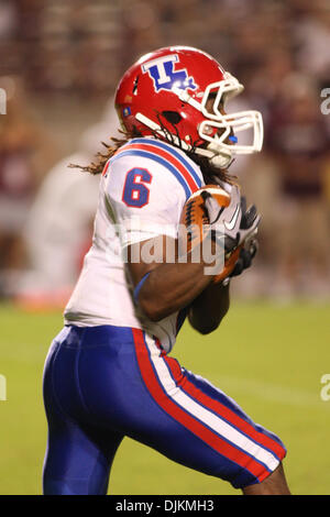 11. September 2010: Louisiana Tech Bulldogs Wide Receiver Phillip Livas (6) erhält einen Kick-off während des Wettbewerbs zwischen die Texas bin Aggies und Louisiana Tech Bulldogs in Kyle Field in College Station, Texas. Texas A & M gewann 48-16. (Kredit-Bild: © Donald Seite/Southcreek Global/ZUMApress.com) Stockfoto