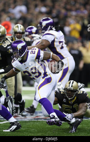 24. Januar 2010: Minnesota RB Chester Taylor (29) während der Spielaktion der NFC Meisterschaft zwischen den Minnesota Vikings und den New Orleans Saints an der Louisiana Superdome in New Orleans, Louisiana. (Kredit-Bild: © Donald Seite/Southcreek Global/ZUMApress.com) Stockfoto