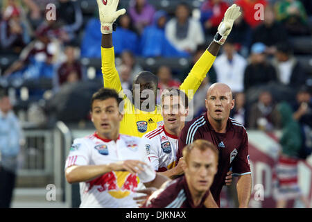 Red Bulls Torhüter Bouna Coundoul (18) macht sich bereit, einen Eckball gegen die Colorado Rapids an Dick's Sporting Goods Park, Commerce City, Colorado zu verteidigen. (Kredit-Bild: © Paul Meyer/Southcreek Global/ZUMApress.com) Stockfoto