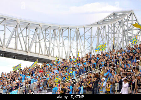 11. September 2010 - Chester, Pennsylvania, Vereinigte Staaten von Amerika - Philadelphia Union-Fans anfeuern ihrer Mannschaft während des Spiels gegen die Chicago Fire im PPL Park in Chester, Pennsylvania. Die Union verdient ihre ersten Herunterfahren, gewann 1-0. (Kredit-Bild: © Kate McGovern/Southcreek Global/ZUMApress.com) Stockfoto