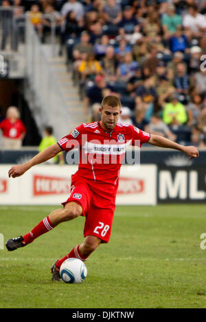 11. September 2010 - Chester, Pennsylvania, Vereinigte Staaten von Amerika - Chicago Fire Verteidiger Steven Kinney (#28) dribbelt den Ball während des Spiels gegen Philadelphia Union im PPL Park in Chester, Pennsylvania. Die Union verdient ihre ersten Herunterfahren, gewann 1-0. (Kredit-Bild: © Kate McGovern/Southcreek Global/ZUMApress.com) Stockfoto