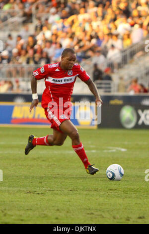 11. September 2010 - Chester, Pennsylvania, Vereinigte Staaten von Amerika - Chicago Fire vorwärts Collins John (#15) dribbelt den Ball während des Spiels gegen Philadelphia Union im PPL Park in Chester, Pennsylvania. Die Union verdient ihre ersten Herunterfahren, gewann 1-0. (Kredit-Bild: © Kate McGovern/Southcreek Global/ZUMApress.com) Stockfoto