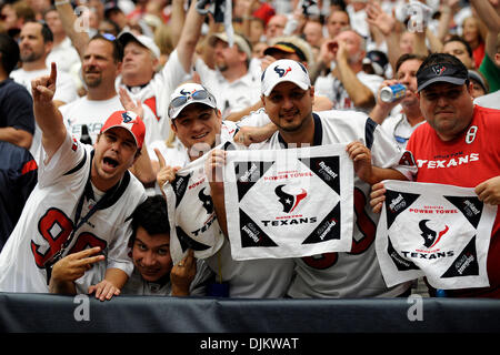 12. September 2010 feiern - Houston, Texas, Vereinigte Staaten von Amerika - Houston Texans Fans vor dem Spiel zwischen den Houston Texans und die Indianapolis Colts. Die Texaner gegen die Colts 34-24. (Kredit-Bild: © Jerome Miron/Southcreek Global/ZUMApress.com) Stockfoto