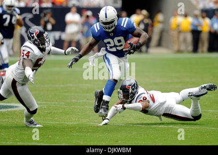 12. September 2010 - Houston, Texas, Vereinigte Staaten von Amerika - Indianapolis Colts laufen wieder Joseph Addai (29) eilt für ein First Down während des Spiels zwischen den Houston Texans und die Indianapolis Colts. Die Texaner gegen die Colts 34-24. (Kredit-Bild: © Jerome Miron/Southcreek Global/ZUMApress.com) Stockfoto