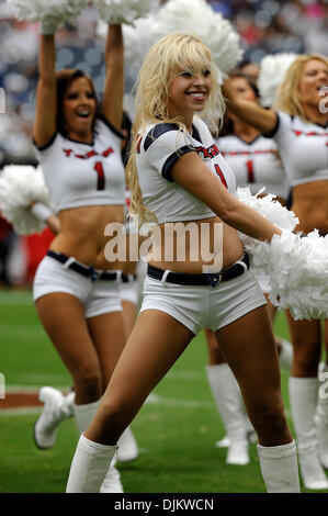 12. September 2010 durchführen - Houston, Texas, Vereinigte Staaten von Amerika - The Houston Texans Cheerleader vor dem Spiel zwischen den Houston Texans und die Indianapolis Colts. Die Texaner gegen die Colts 34-24. (Kredit-Bild: © Jerome Miron/Southcreek Global/ZUMApress.com) Stockfoto