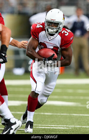 12. September 2010 - Saint Louis, Missouri, Vereinigte Staaten von Amerika - Arizona Cardinals Runningback Tim Hightower (34) trägt den Ball während des Spiels zwischen den St. Louis Rams und die Arizona Cardinals im Edward Jones Dome in Saint Louis, Missouri. Die Cardinals geschlagen die Rams 17-13. (Kredit-Bild: © Scott Kane/Southcreek Global/ZUMApress.com) Stockfoto