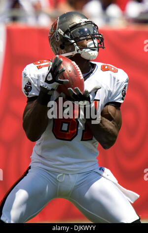 Sep 12, 2010 - Tampa, Florida, Vereinigte Staaten von Amerika - Tampa Bay Buccaneers Wide Receiver Micheal Spurlock (81) auf Punt zurück Pflicht gegen die Cleveland Browns im ersten Halbjahr Aktion im Raymond James Stadium. Die Buccaneers trail die Cleveland Browns 14-10 im Raymond James Stadium in Tampa, Florida. (Kredit-Bild: © Anthony Smith/Southcreek Global/ZUMApress.com) Stockfoto