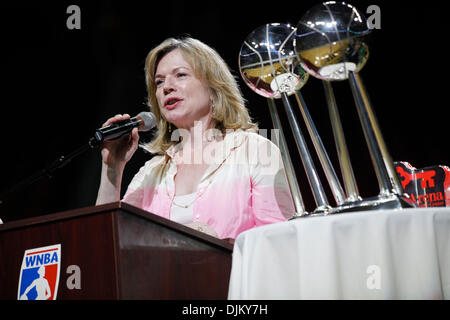 17. September 2010 kehrt zurück - Seattle, Washington, USA - die All-Frau Seattle Storm Basketball-Team in ihrer Heimatstadt nach einem Sieg über Traum 87-84 zu ihrem 2. WNBA Titel gewinnen. (Kredit-Bild: © Jordan Stead/ZUMApress.com) Stockfoto
