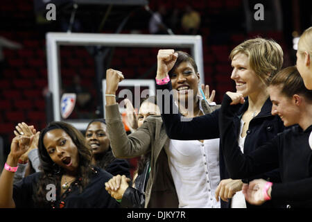 17. September 2010 kehrt zurück - Seattle, Washington, USA - die All-Frau Seattle Storm Basketball-Team in ihrer Heimatstadt nach einem Sieg über Traum 87-84 zu ihrem 2. WNBA Titel gewinnen. (Kredit-Bild: © Jordan Stead/ZUMApress.com) Stockfoto