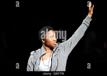 17. September 2010 entsteht - Seattle, Washington, USA - Tanisha Wright auf dem Hallenparkett.  Das All-Frau Seattle Storm Basketballteam kehrt in ihre Heimatstadt nach einem Sieg über Traum 87-84 zu ihrem 2. WNBA Titel gewinnen. (Kredit-Bild: © Jordan Stead/ZUMApress.com) Stockfoto