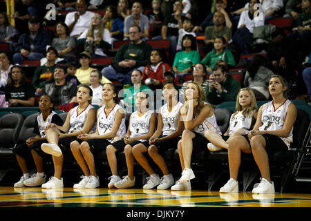 17. September 2010 Uhren - Seattle, Washington, USA - ein Drill Team die Präsentation.  Das All-Frau Seattle Storm Basketballteam kehrt in ihre Heimatstadt nach einem Sieg über Traum 87-84 zu ihrem 2. WNBA Titel gewinnen. (Kredit-Bild: © Jordan Stead/ZUMApress.com) Stockfoto